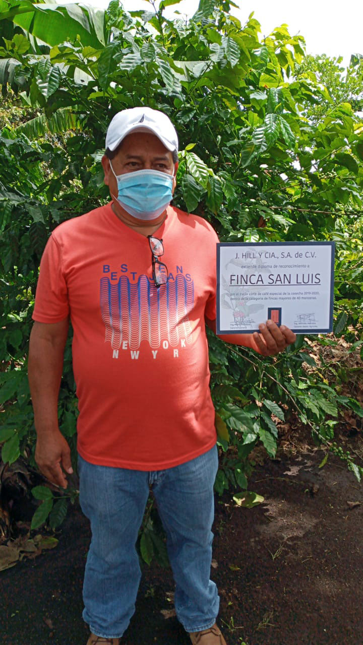 Award to Finca San Luis for best specialty coffee picking in 2020 from Beneficio JHill